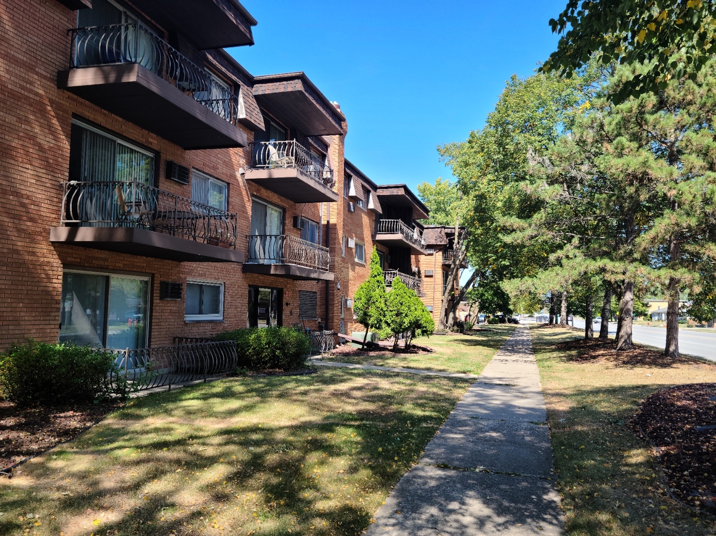 18550 S Torrence Avenue #23, Lansing, IL 60438