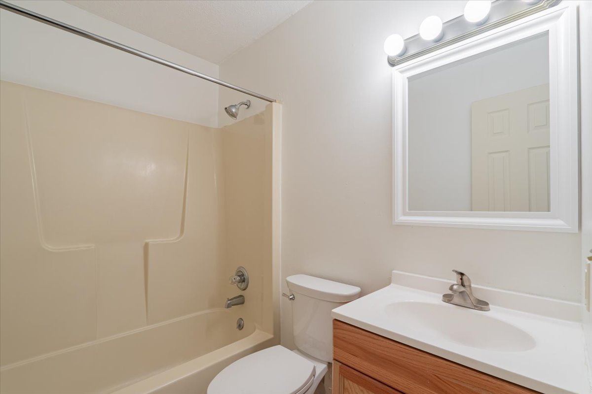 1211 Brentwood Court, Normal, IL 61761