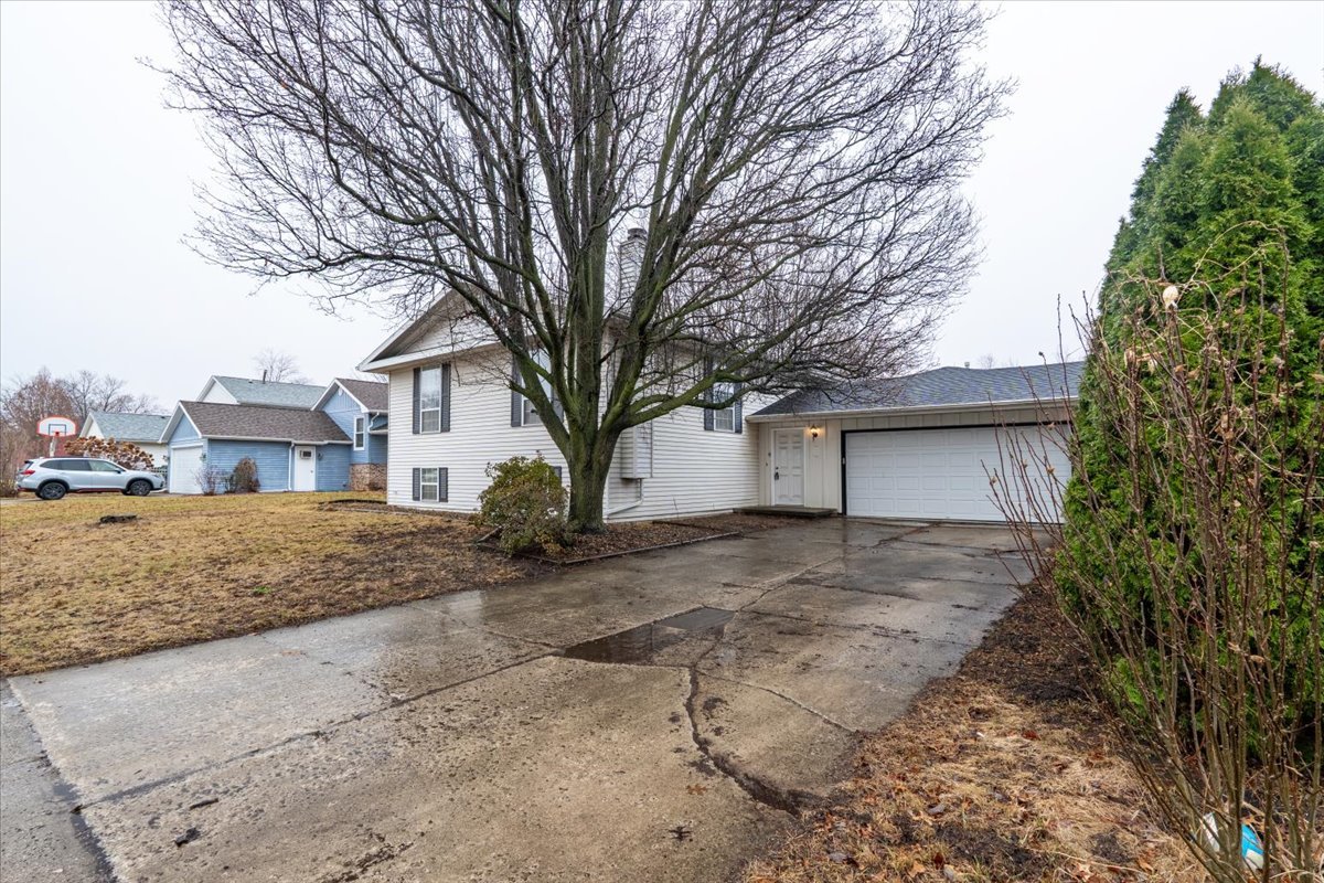 1211 Brentwood Court, Normal, IL 61761