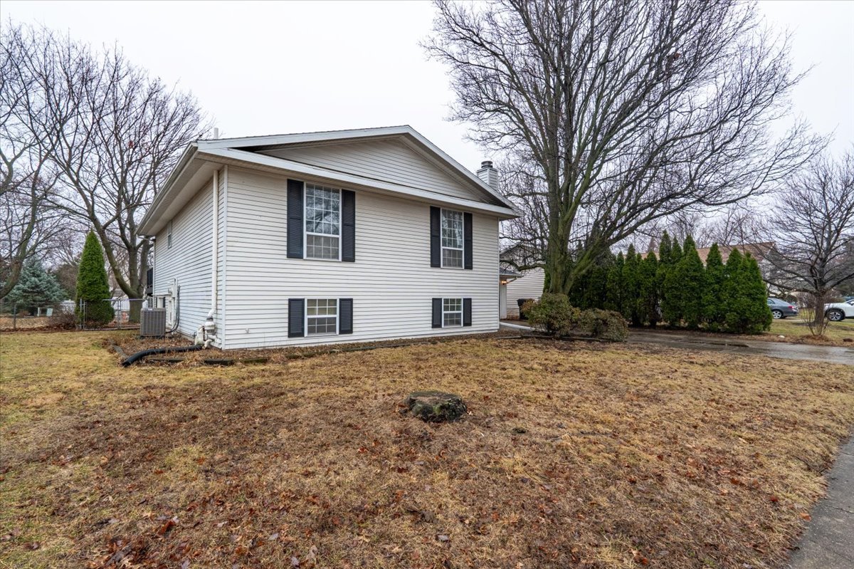 1211 Brentwood Court, Normal, IL 61761