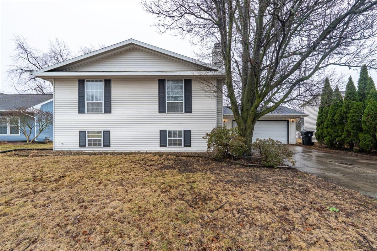 1211 Brentwood Court, Normal, IL 61761