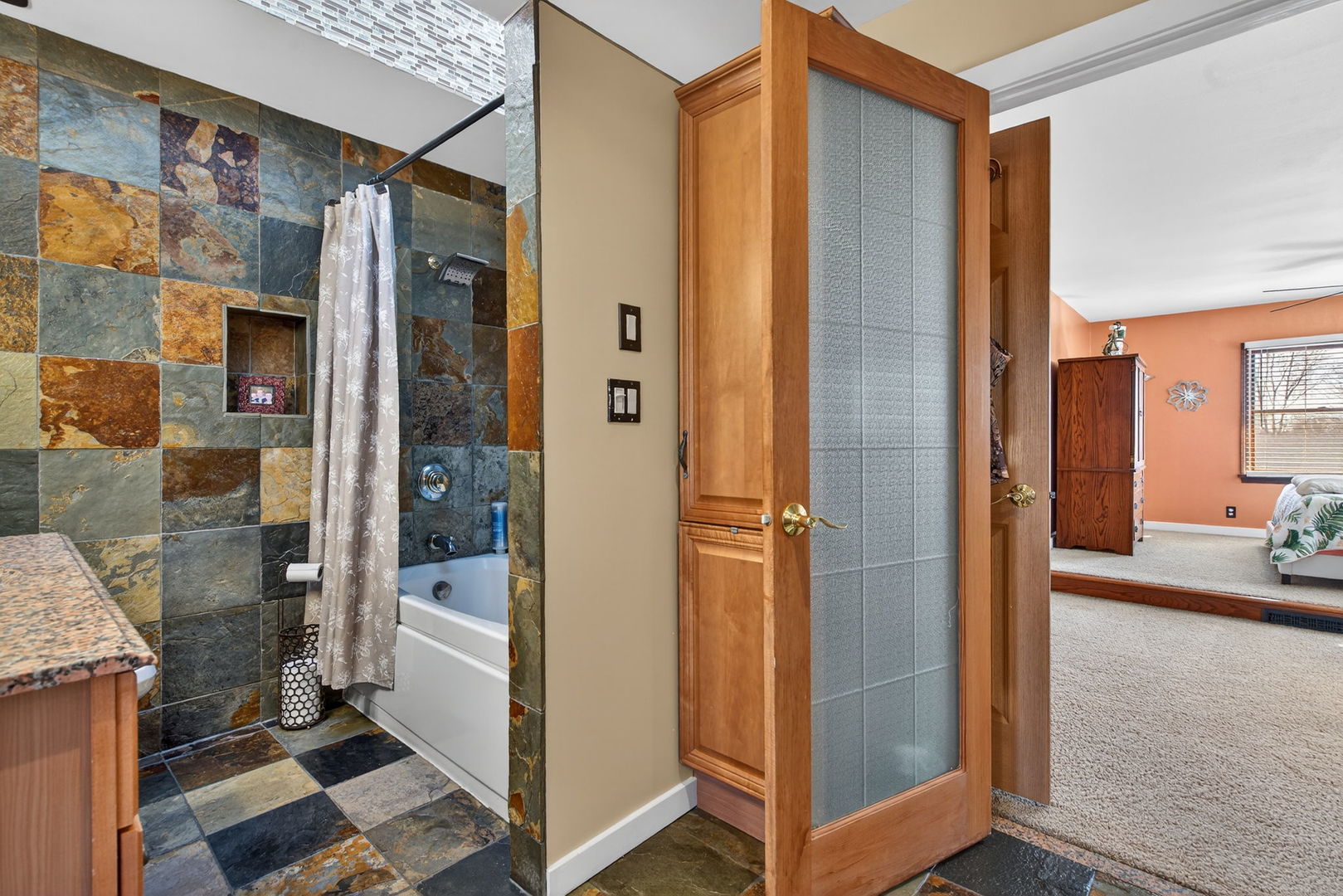 2117 Leness Lane, Crest Hill, IL 60403