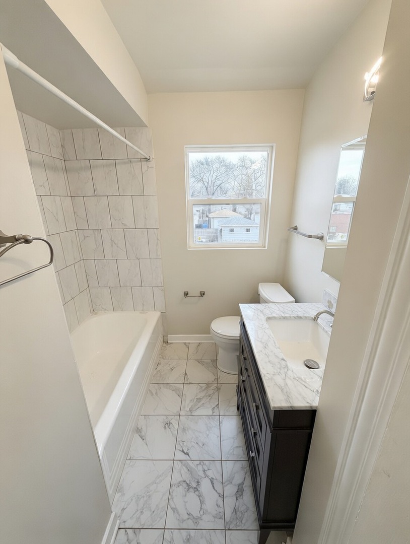 1813 N Mcvicker Avenue, Chicago, IL 60639