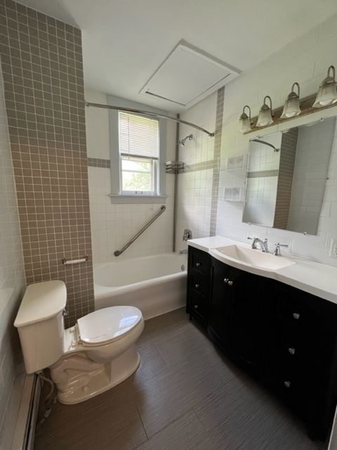 532 South Street, Elgin, IL 60123