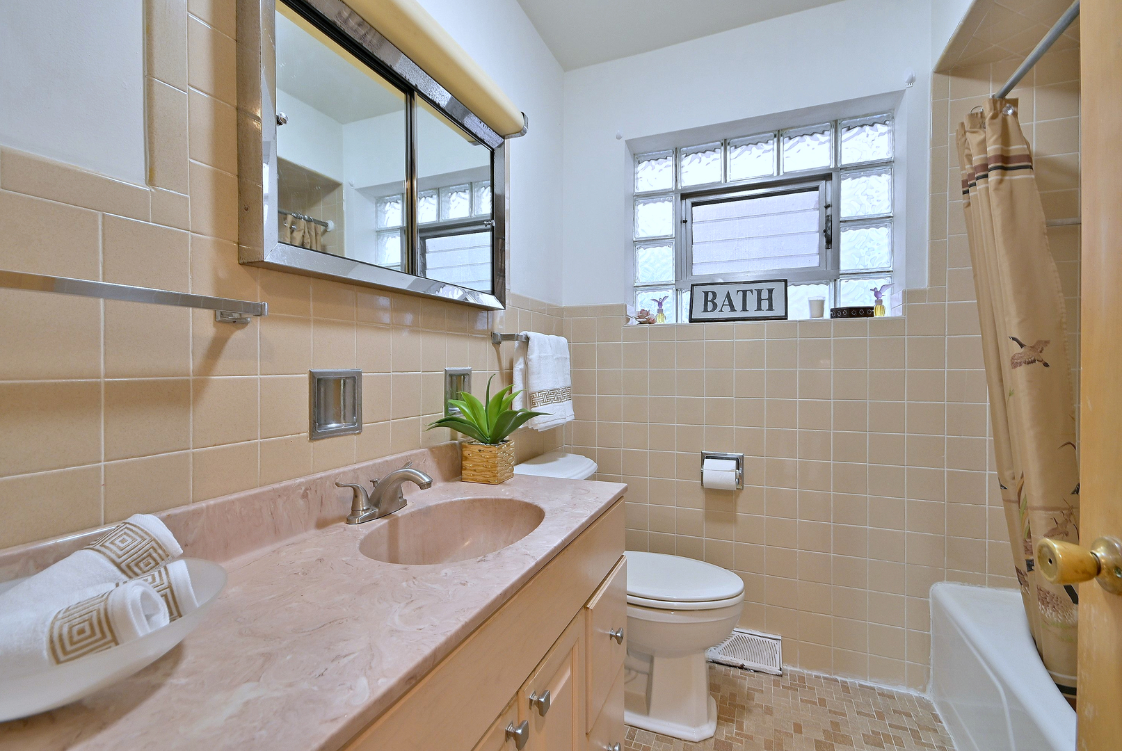 5247 N Mulligan Avenue, Chicago, IL 60630