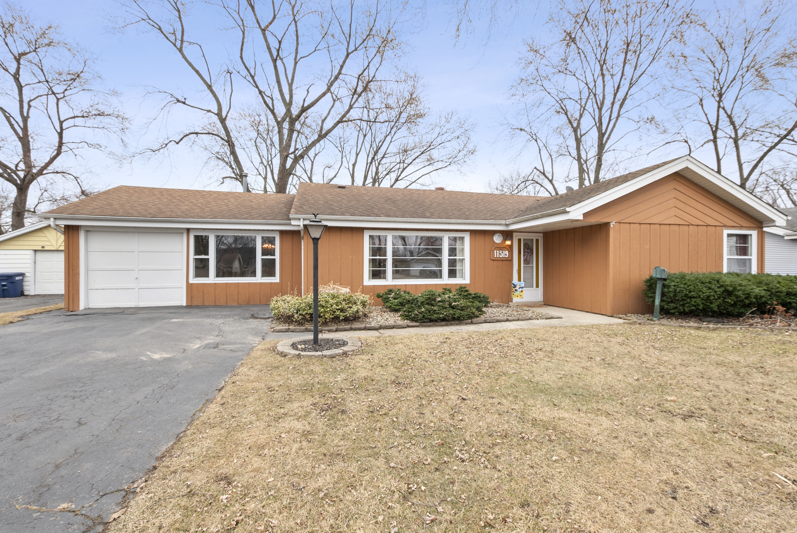 11519 S Neenah Avenue, Worth, IL 60482