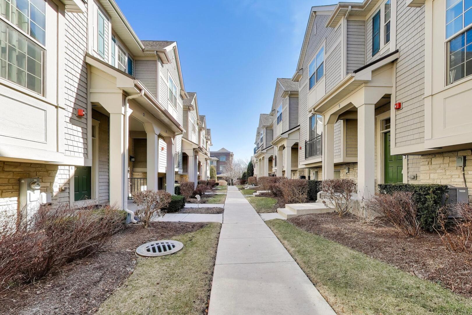 303 S Northwest Highway #2, Park Ridge, IL 60068