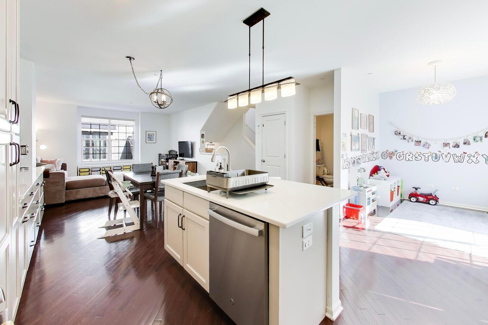 303 S Northwest Highway #2, Park Ridge, IL 60068