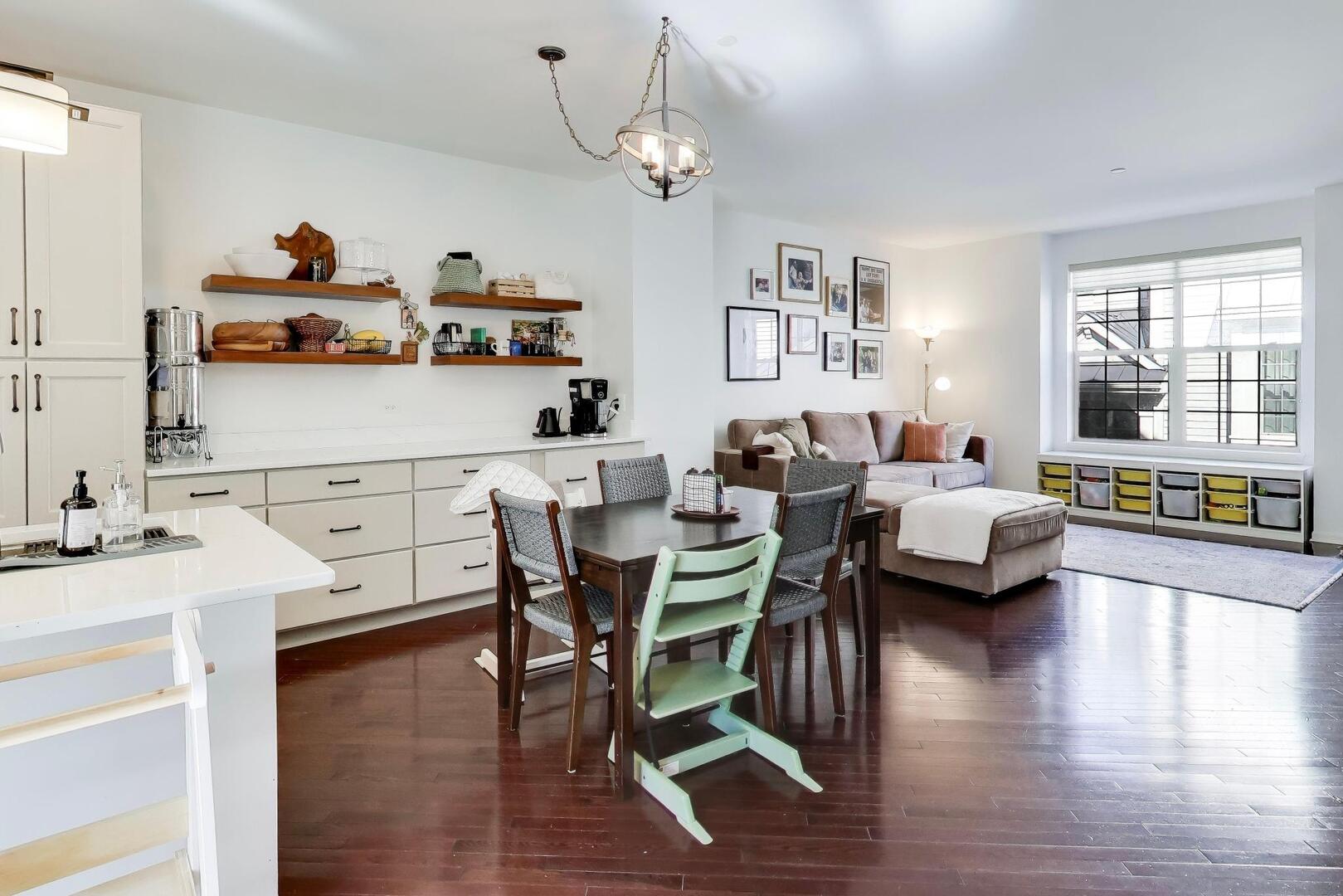 303 S Northwest Highway #2, Park Ridge, IL 60068