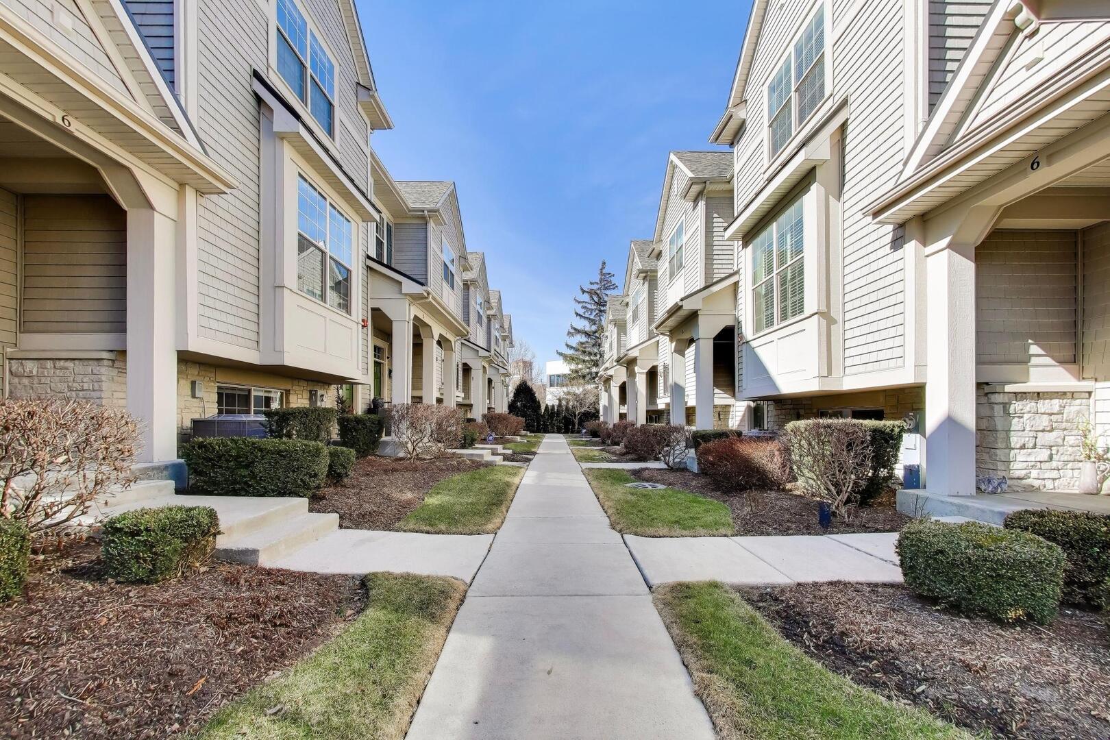 303 S Northwest Highway #2, Park Ridge, IL 60068