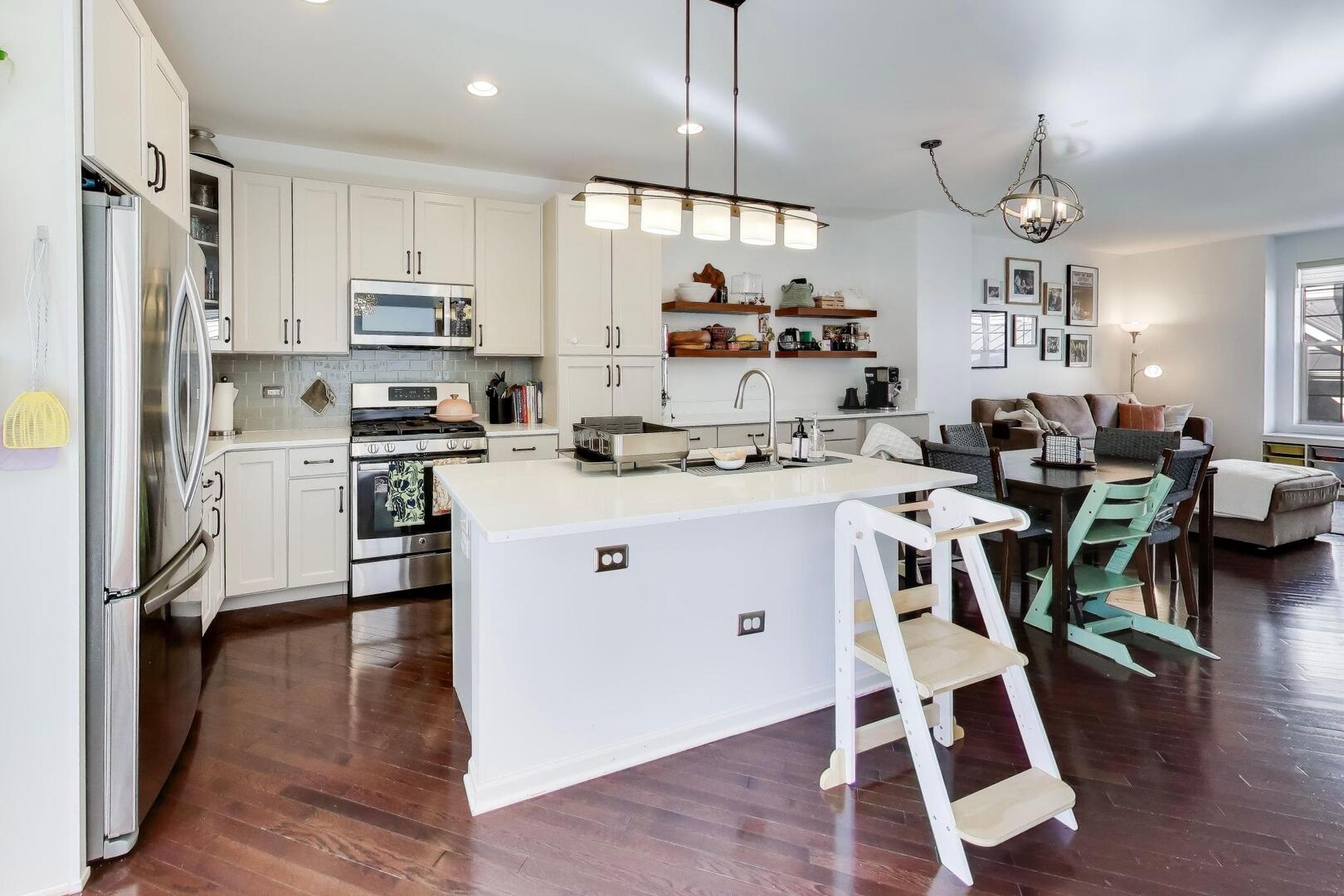 303 S Northwest Highway #2, Park Ridge, IL 60068