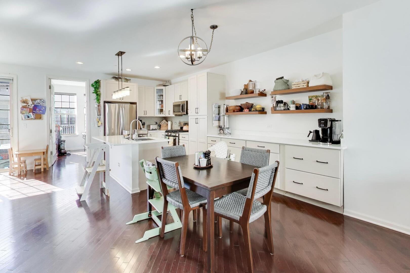 303 S Northwest Highway #2, Park Ridge, IL 60068