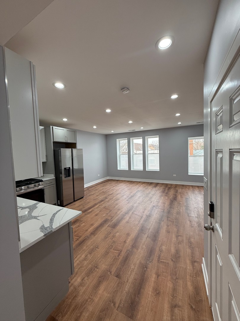 4907 W Walton Street #2, Chicago, IL 60651