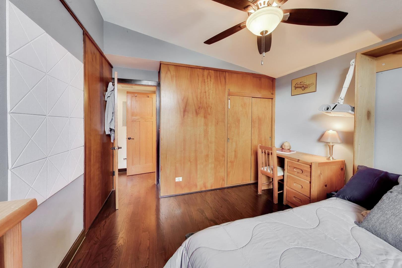 802 Lill Street, Barrington, IL 60010