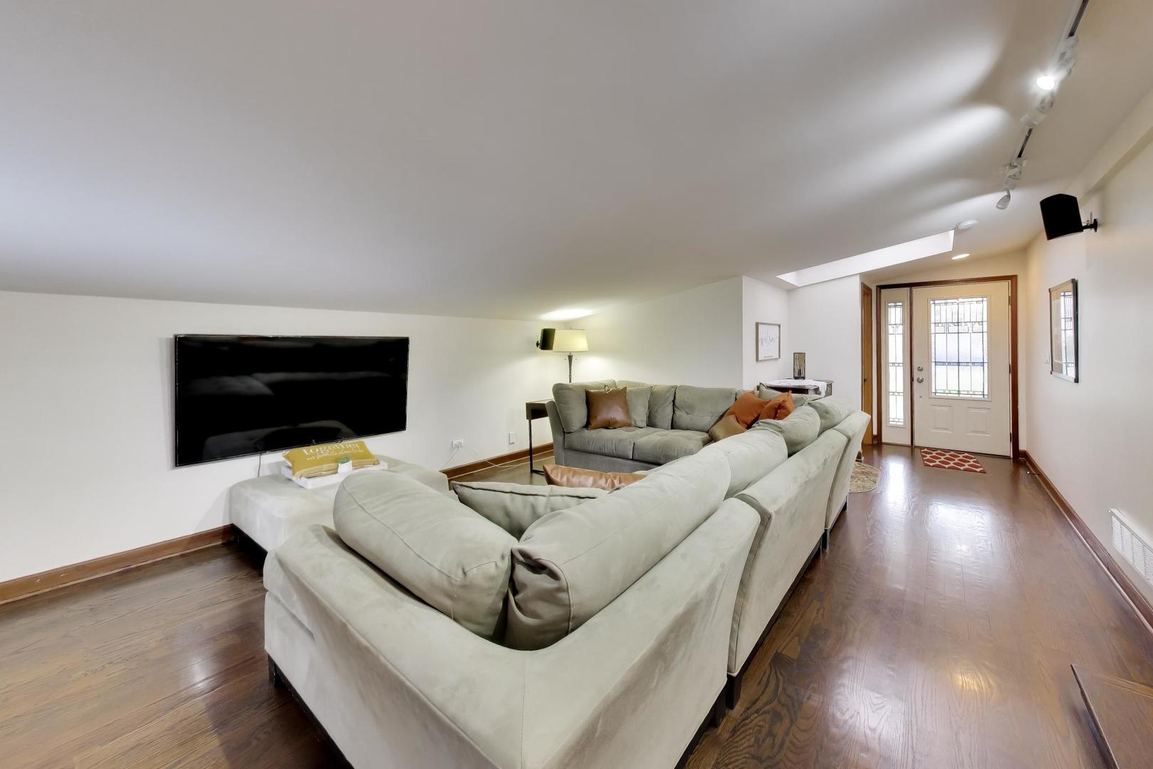 802 Lill Street, Barrington, IL 60010