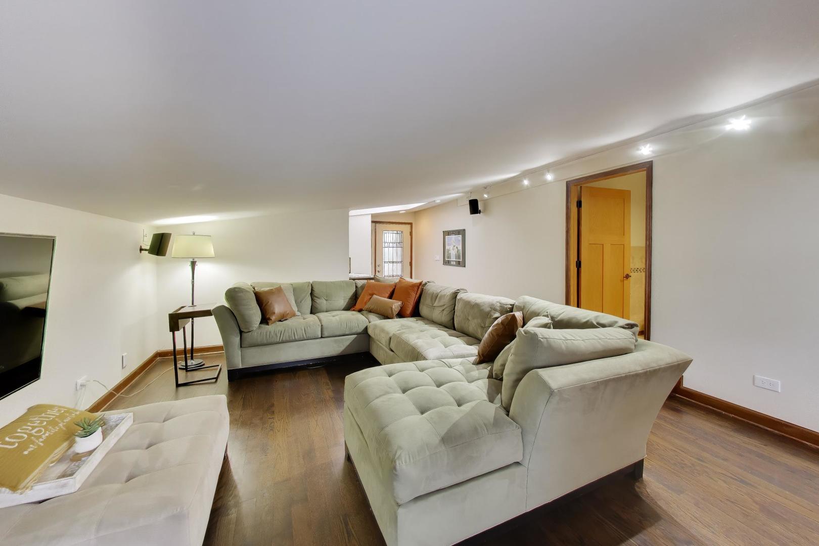 802 Lill Street, Barrington, IL 60010