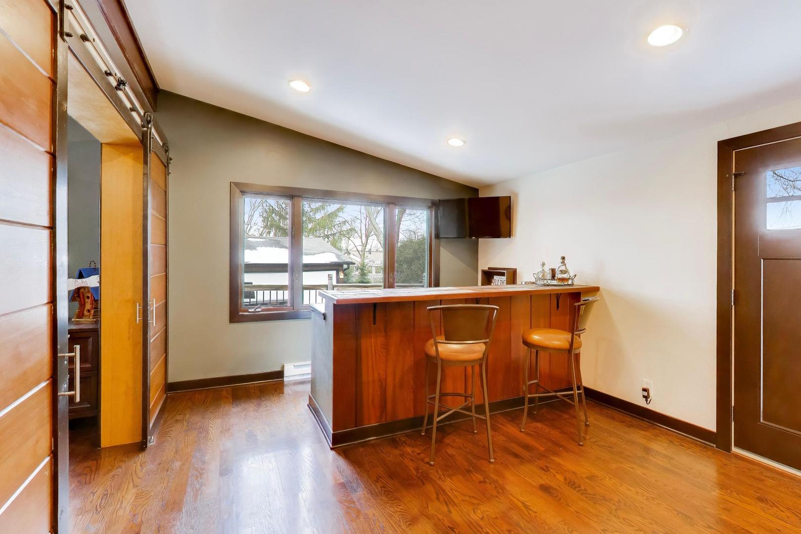 802 Lill Street, Barrington, IL 60010