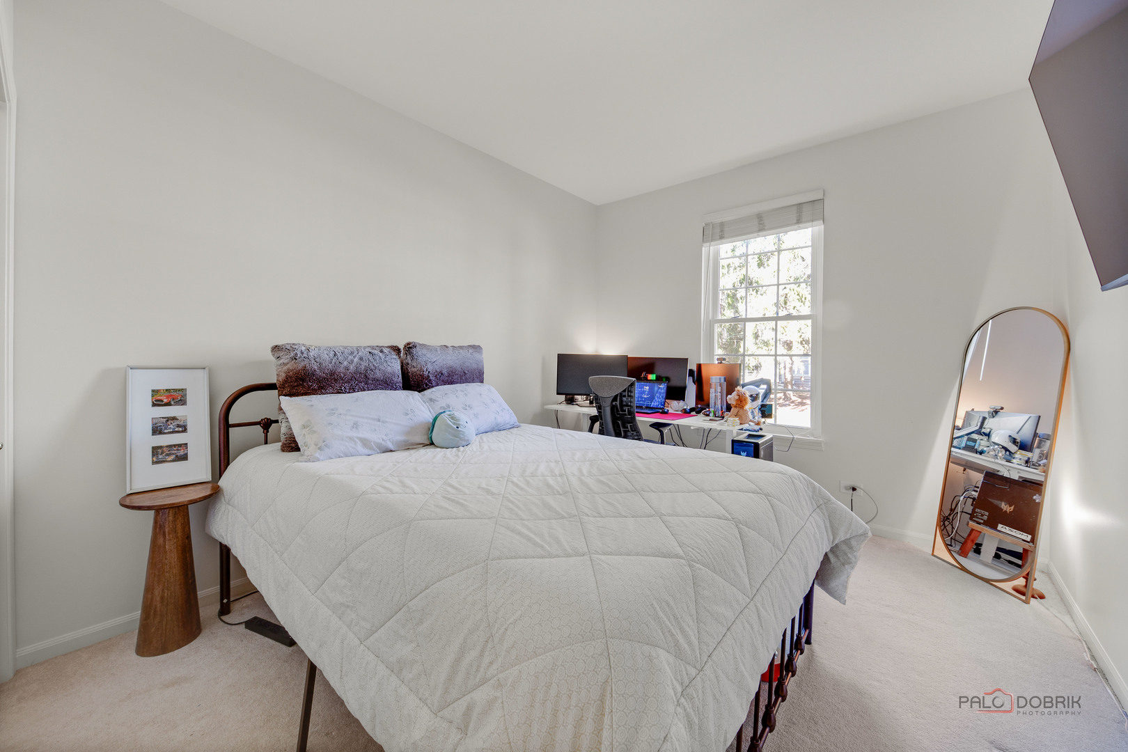 8 Ashford Court, Lincolnshire, IL 60069