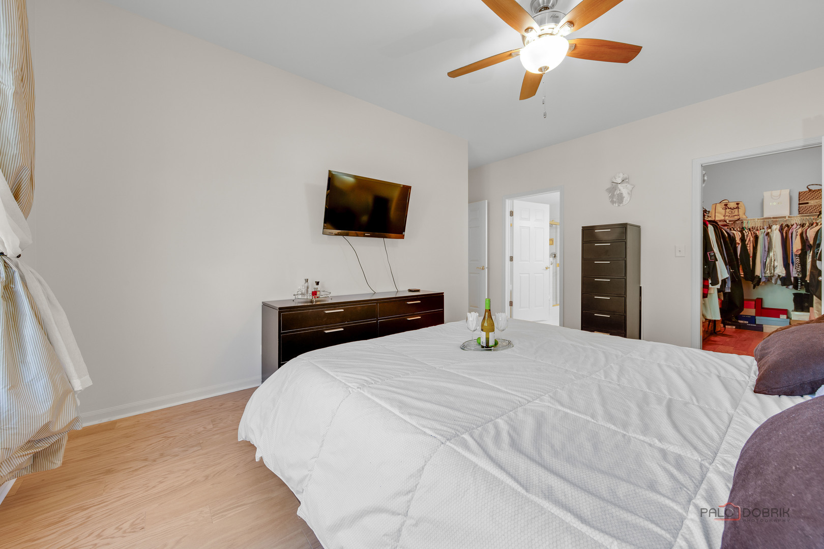 8 Ashford Court, Lincolnshire, IL 60069