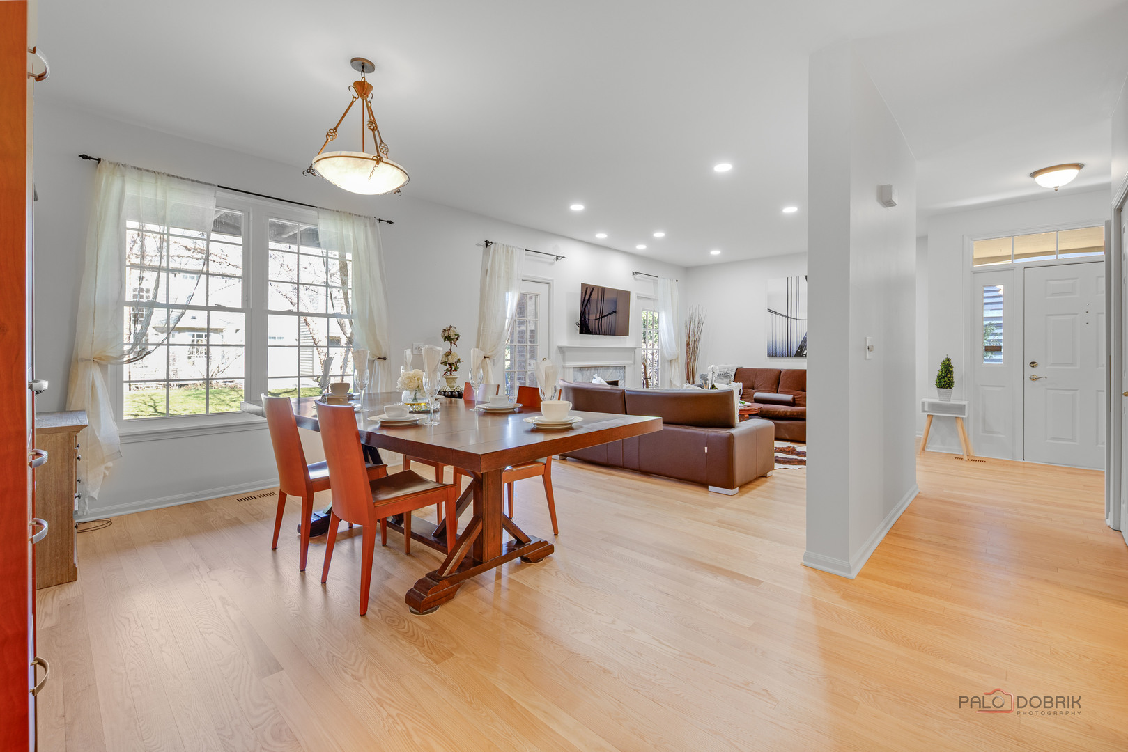 8 Ashford Court, Lincolnshire, IL 60069