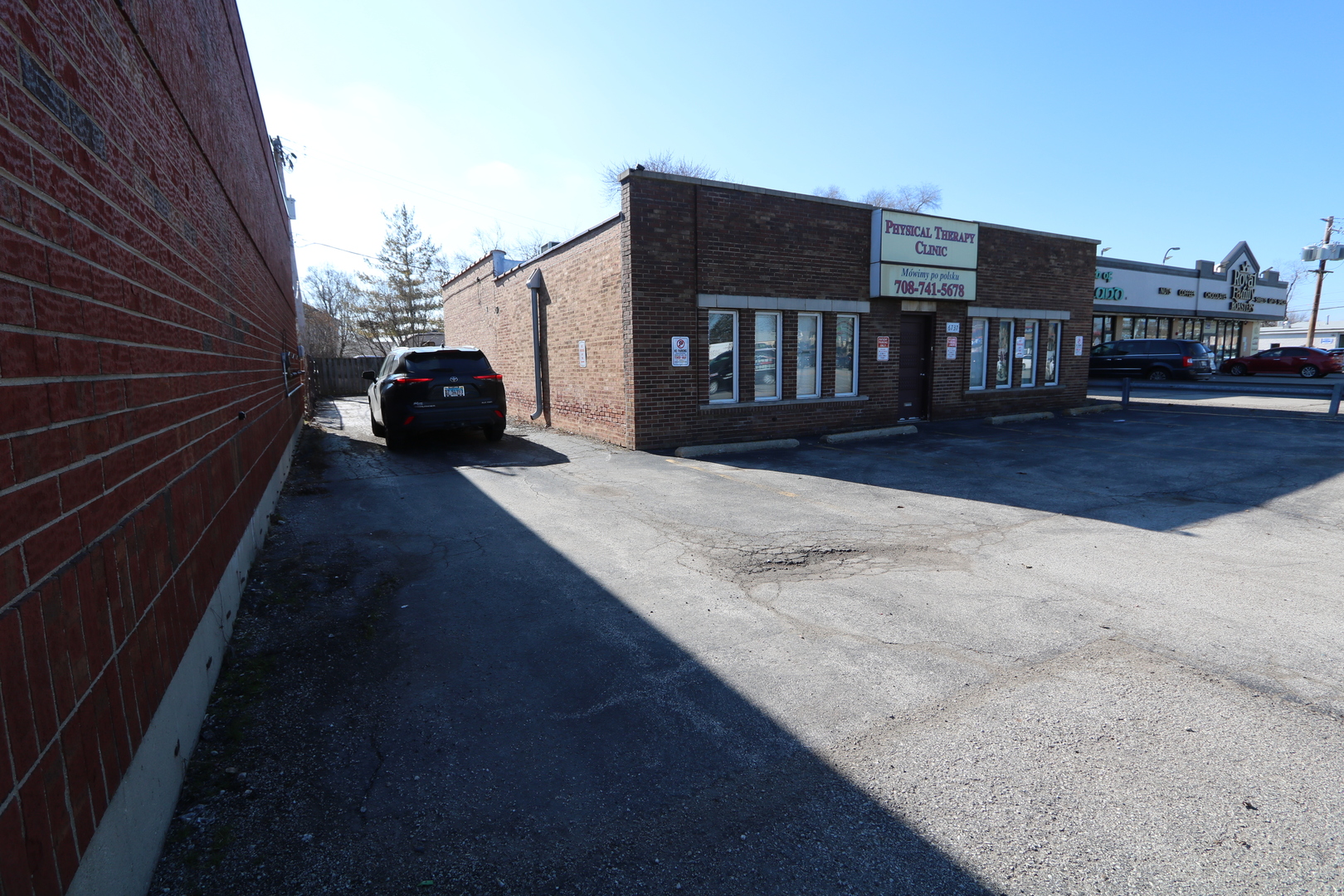 6737 W 95th Street, Oak Lawn, IL 60453