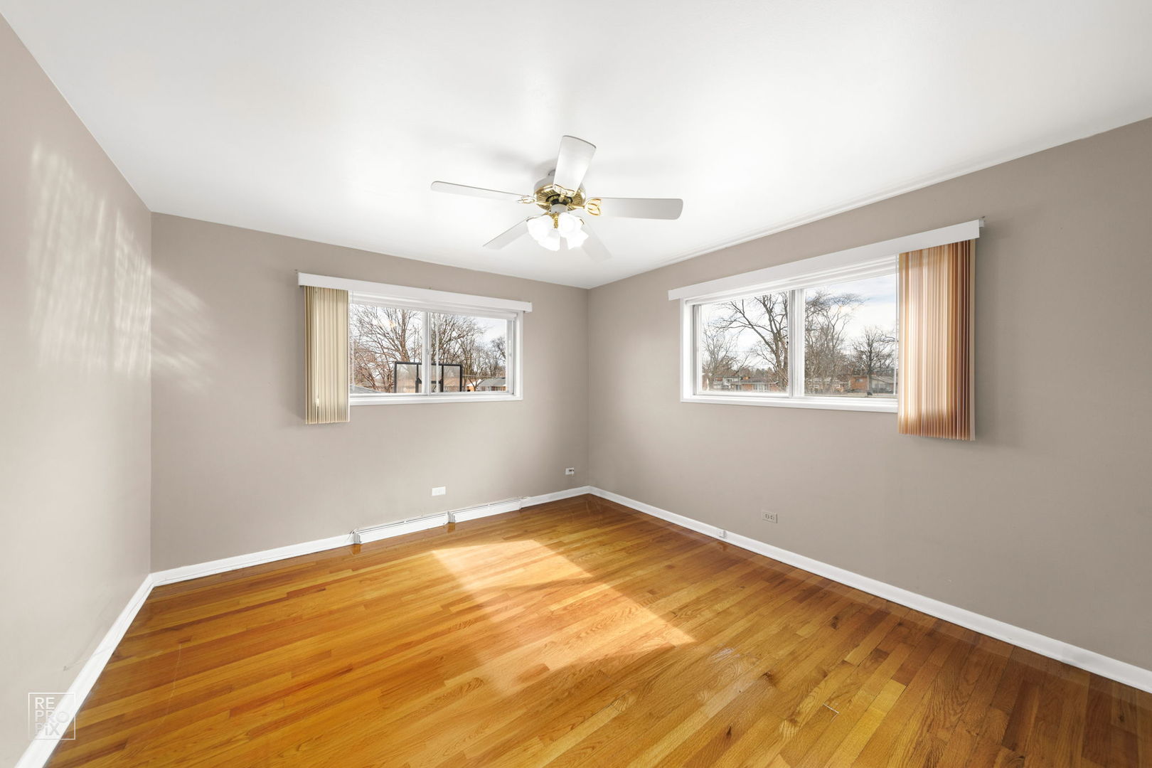 393 E Huntington Lane, Elmhurst, IL 60126