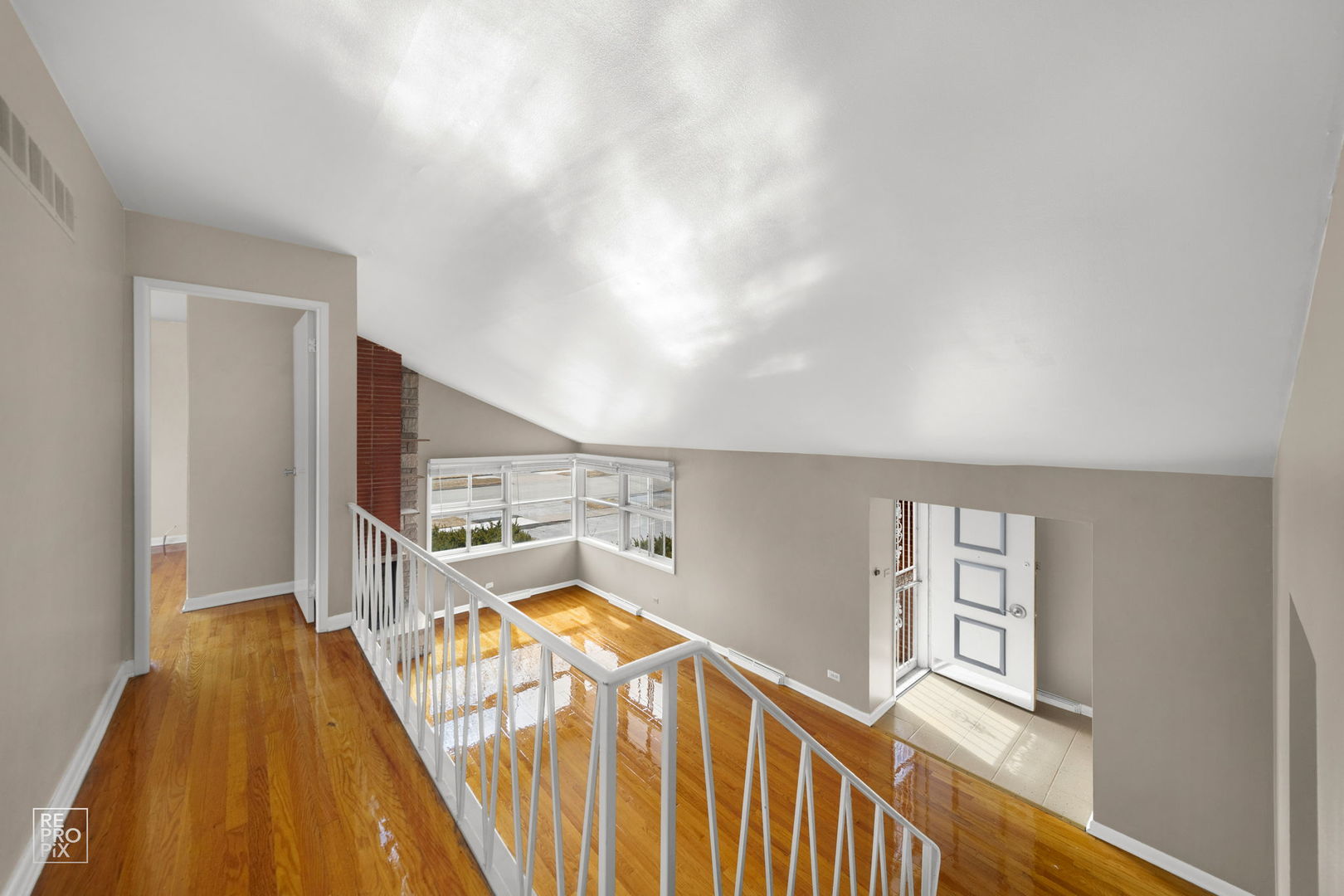 393 E Huntington Lane, Elmhurst, IL 60126