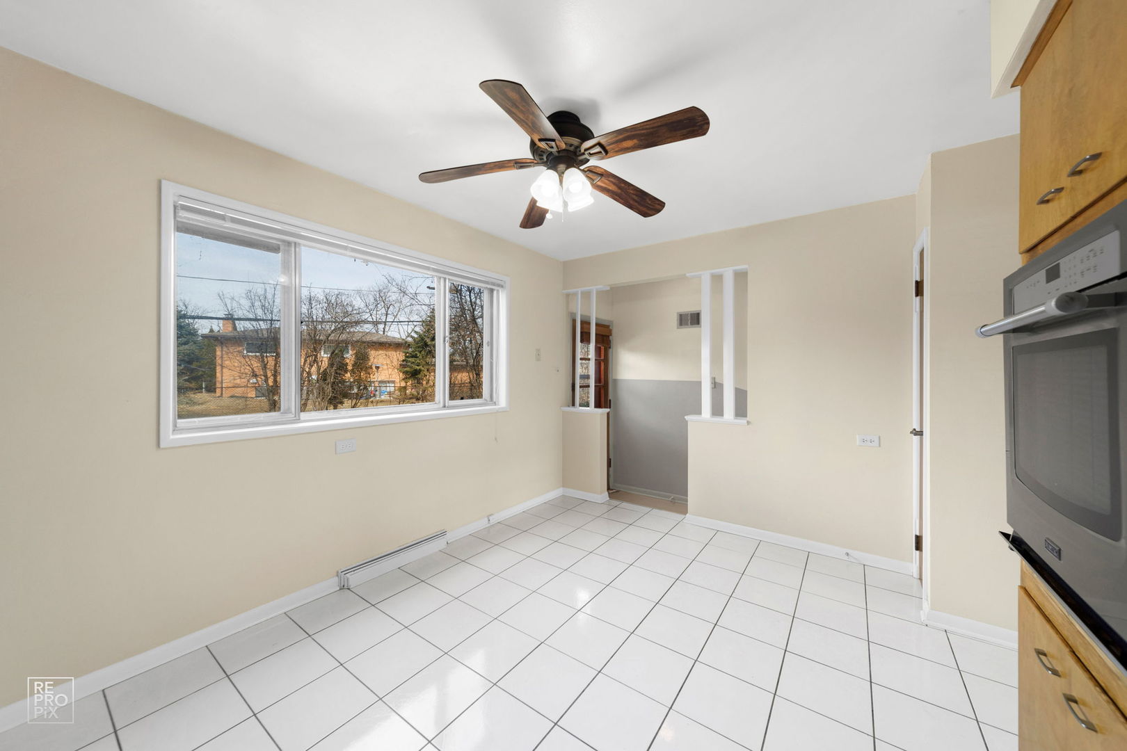 393 E Huntington Lane, Elmhurst, IL 60126