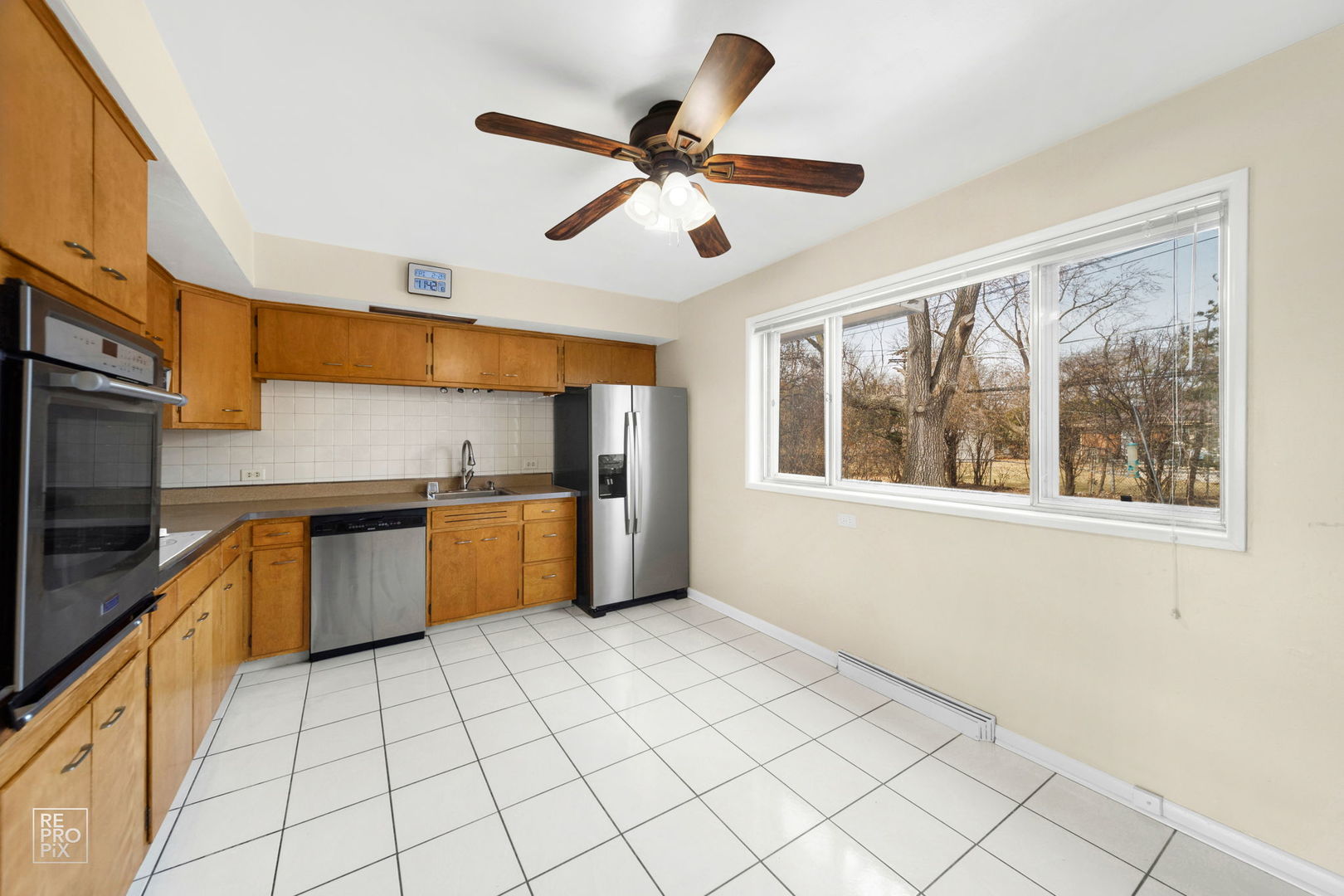 393 E Huntington Lane, Elmhurst, IL 60126