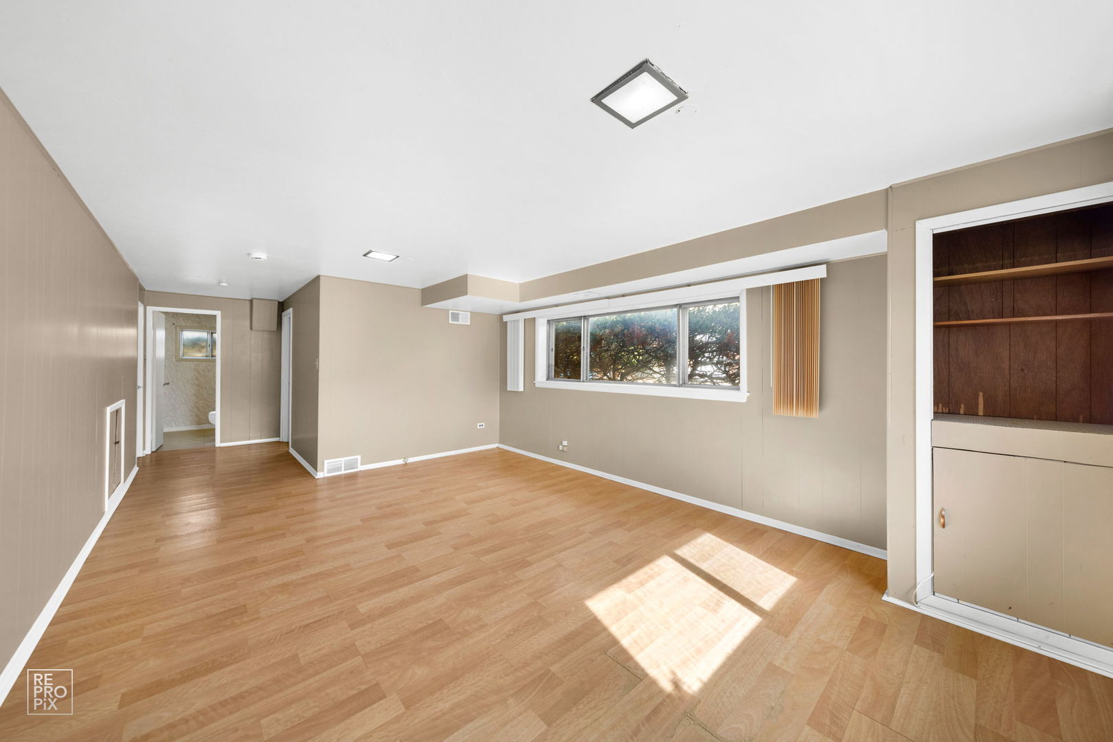 393 E Huntington Lane, Elmhurst, IL 60126