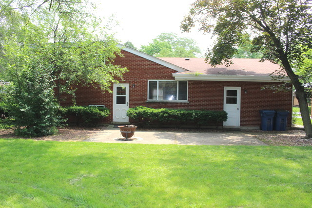 393 E Huntington Lane, Elmhurst, IL 60126