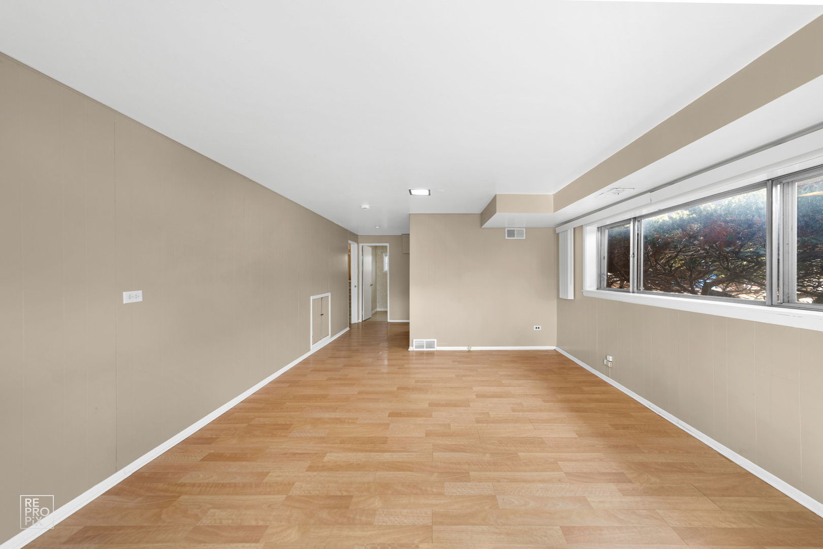 393 E Huntington Lane, Elmhurst, IL 60126