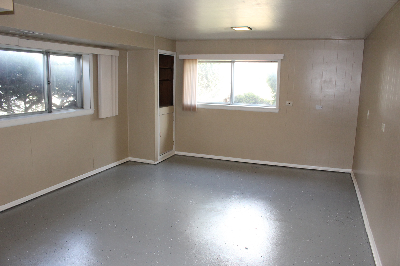 393 E Huntington Lane, Elmhurst, IL 60126