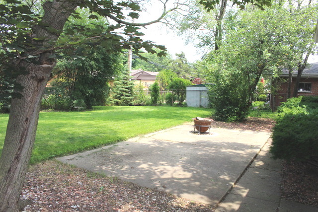 393 E Huntington Lane, Elmhurst, IL 60126