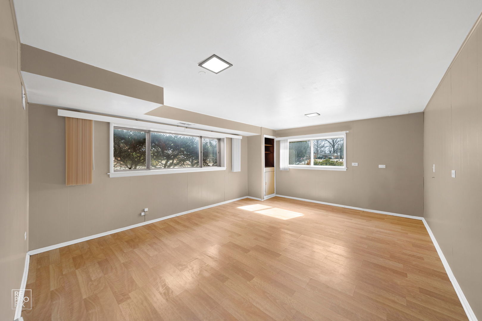 393 E Huntington Lane, Elmhurst, IL 60126