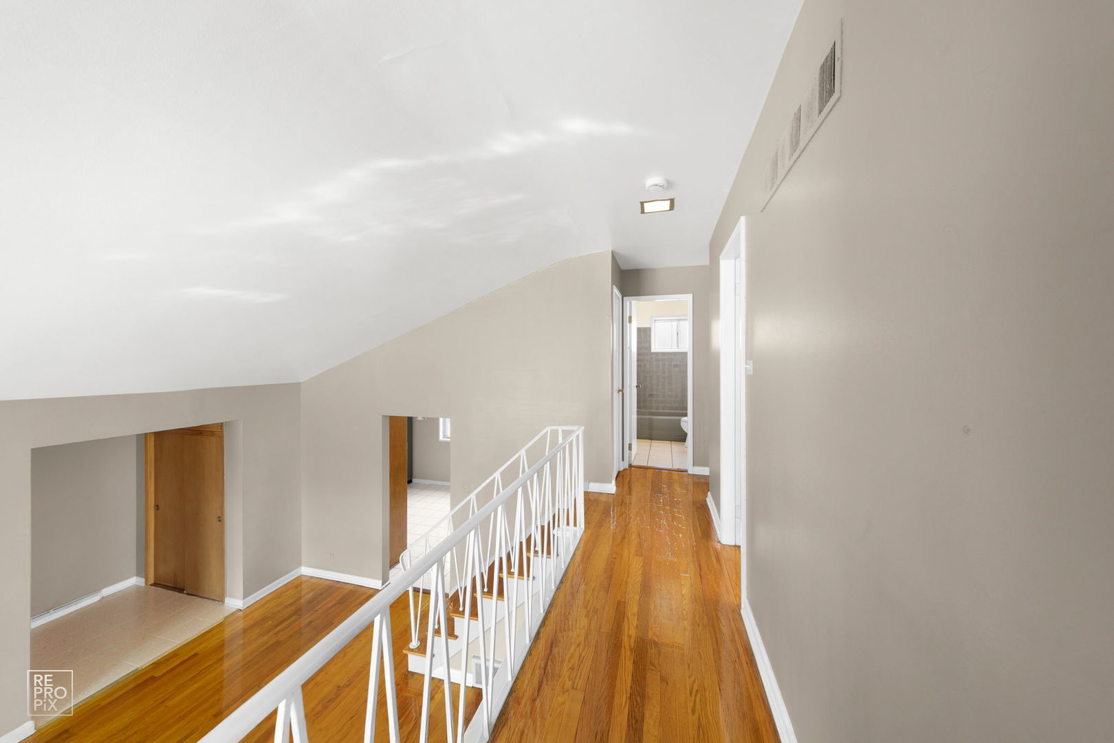 393 E Huntington Lane, Elmhurst, IL 60126