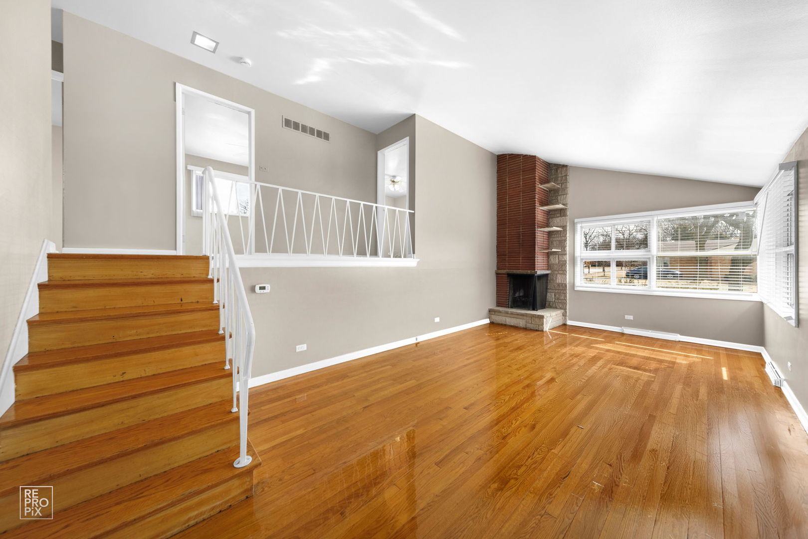 393 E Huntington Lane, Elmhurst, IL 60126