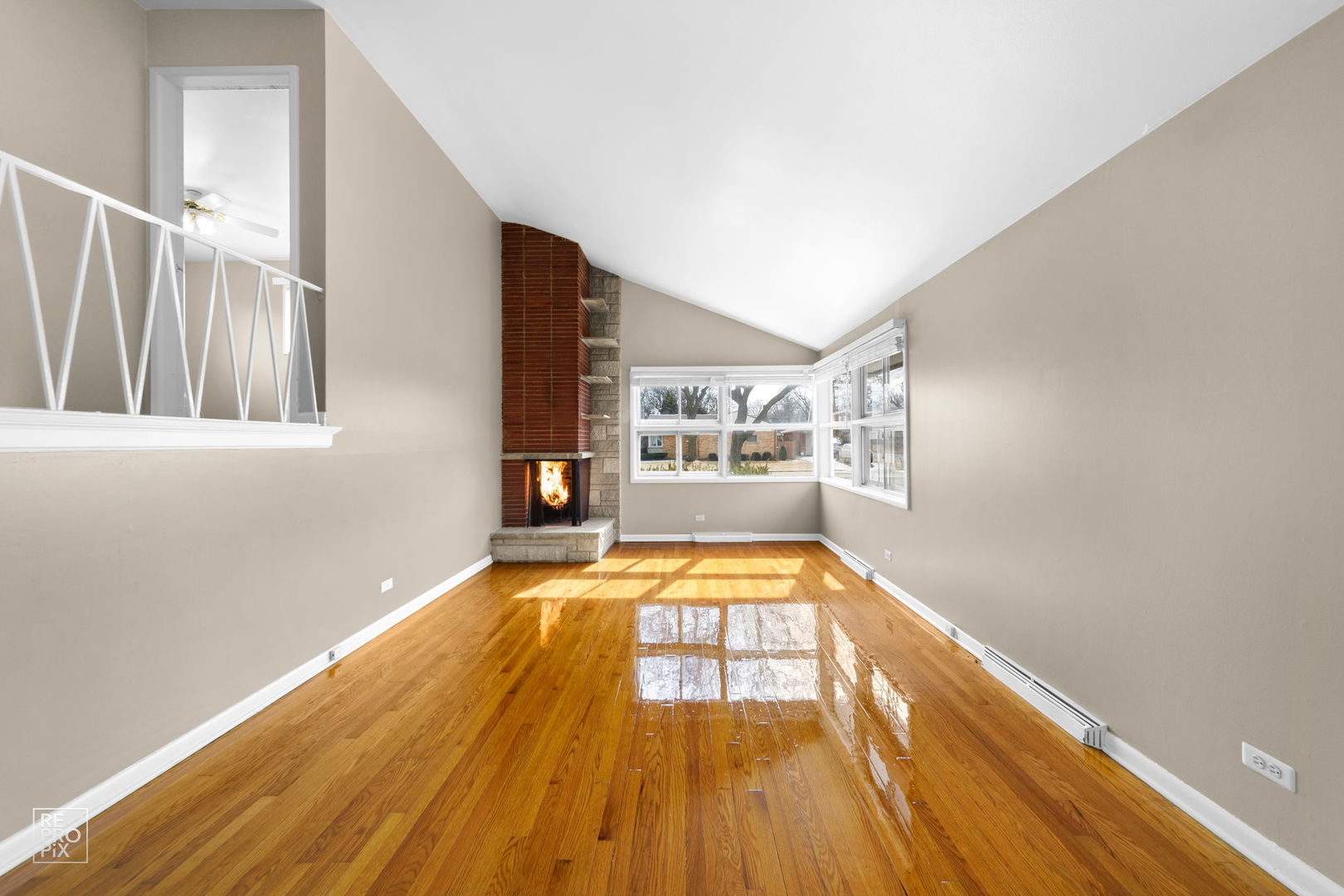 393 E Huntington Lane, Elmhurst, IL 60126