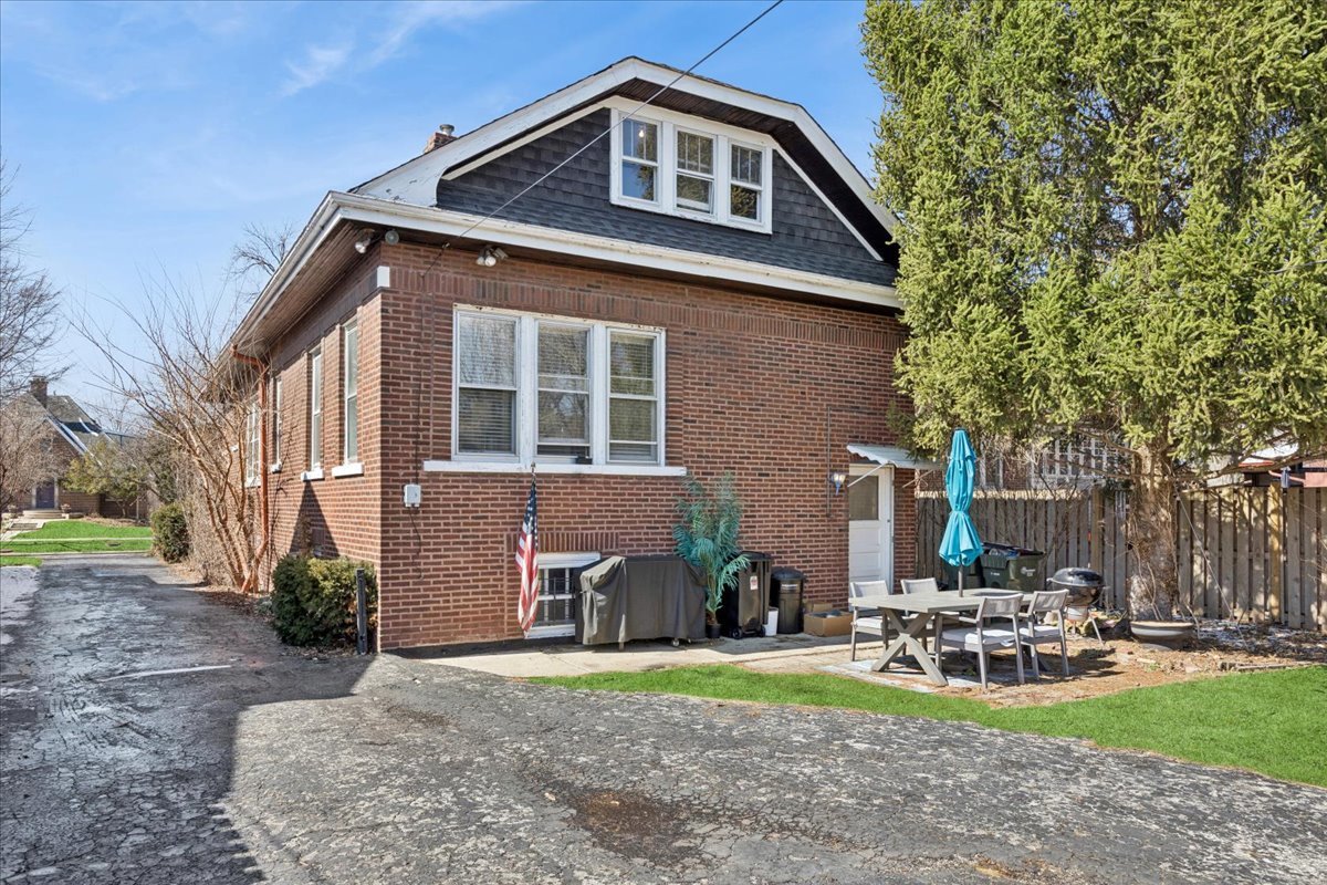 367 Bartram Road, Riverside, IL 60546