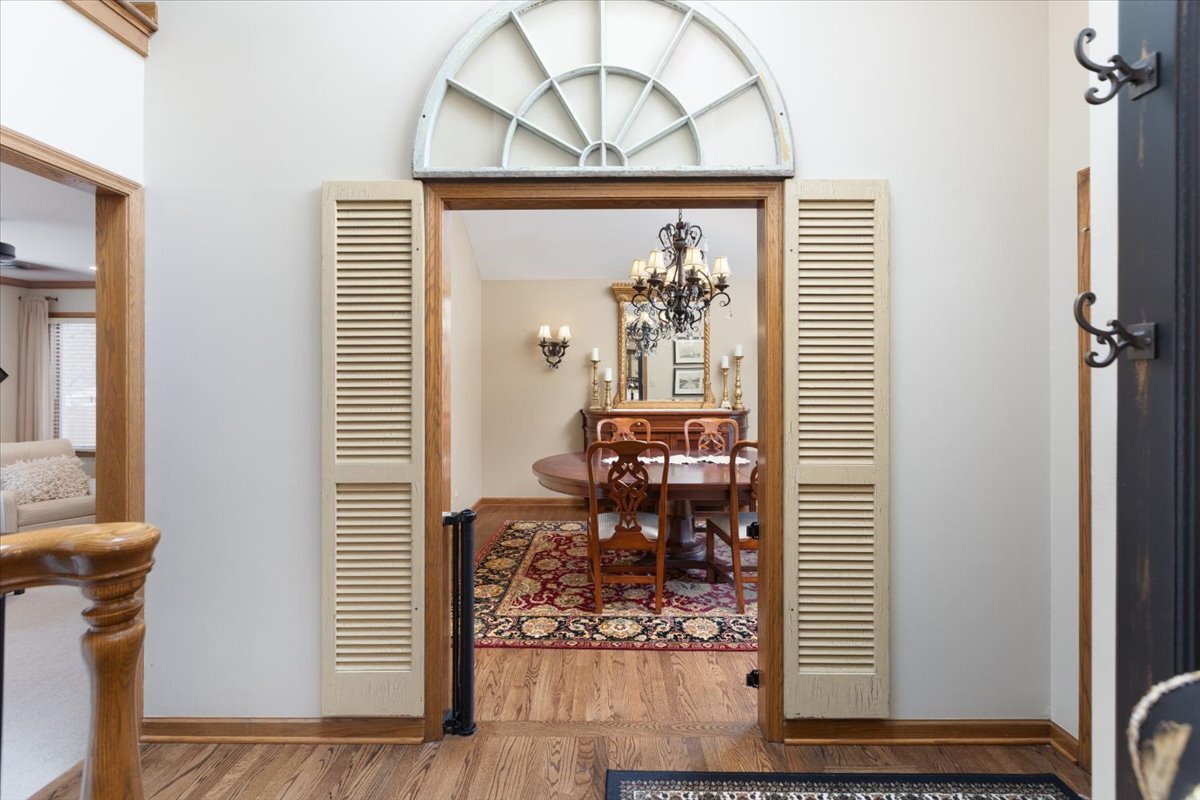 2438 Wendover Drive, Naperville, IL 60565