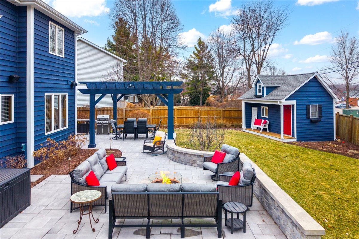 2438 Wendover Drive, Naperville, IL 60565