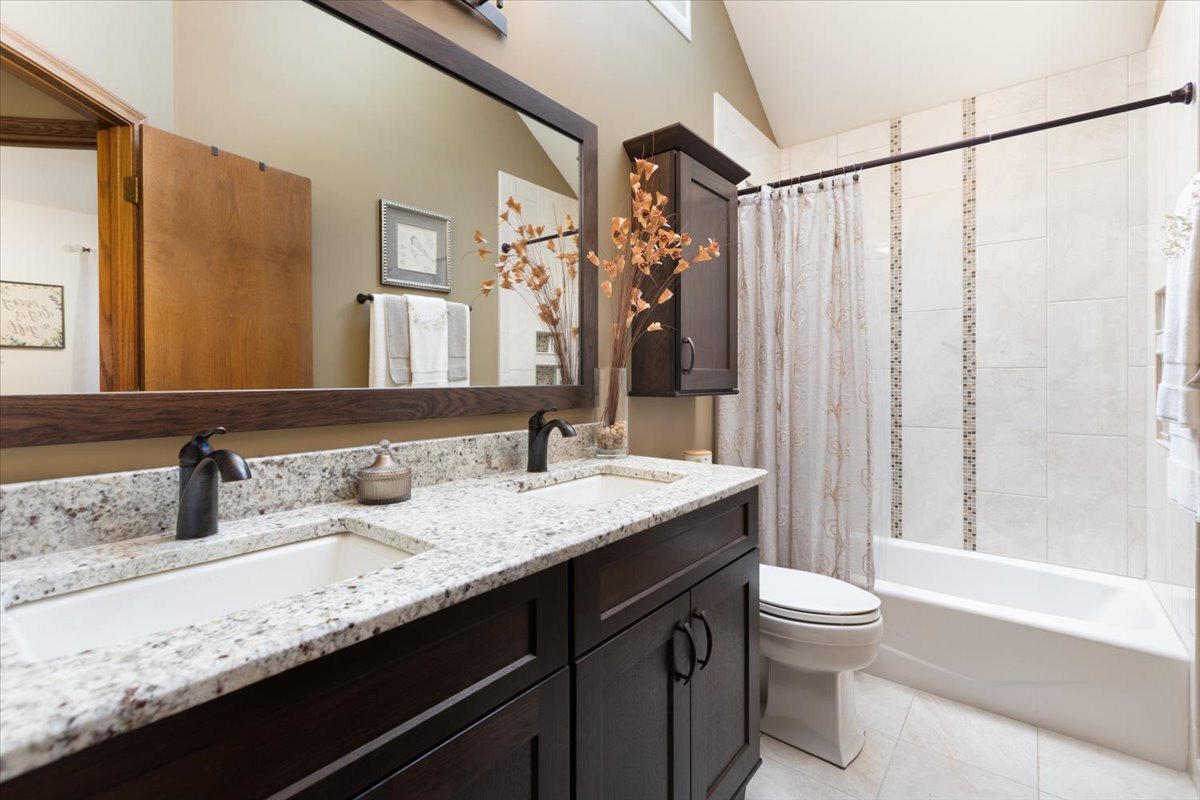 2438 Wendover Drive, Naperville, IL 60565