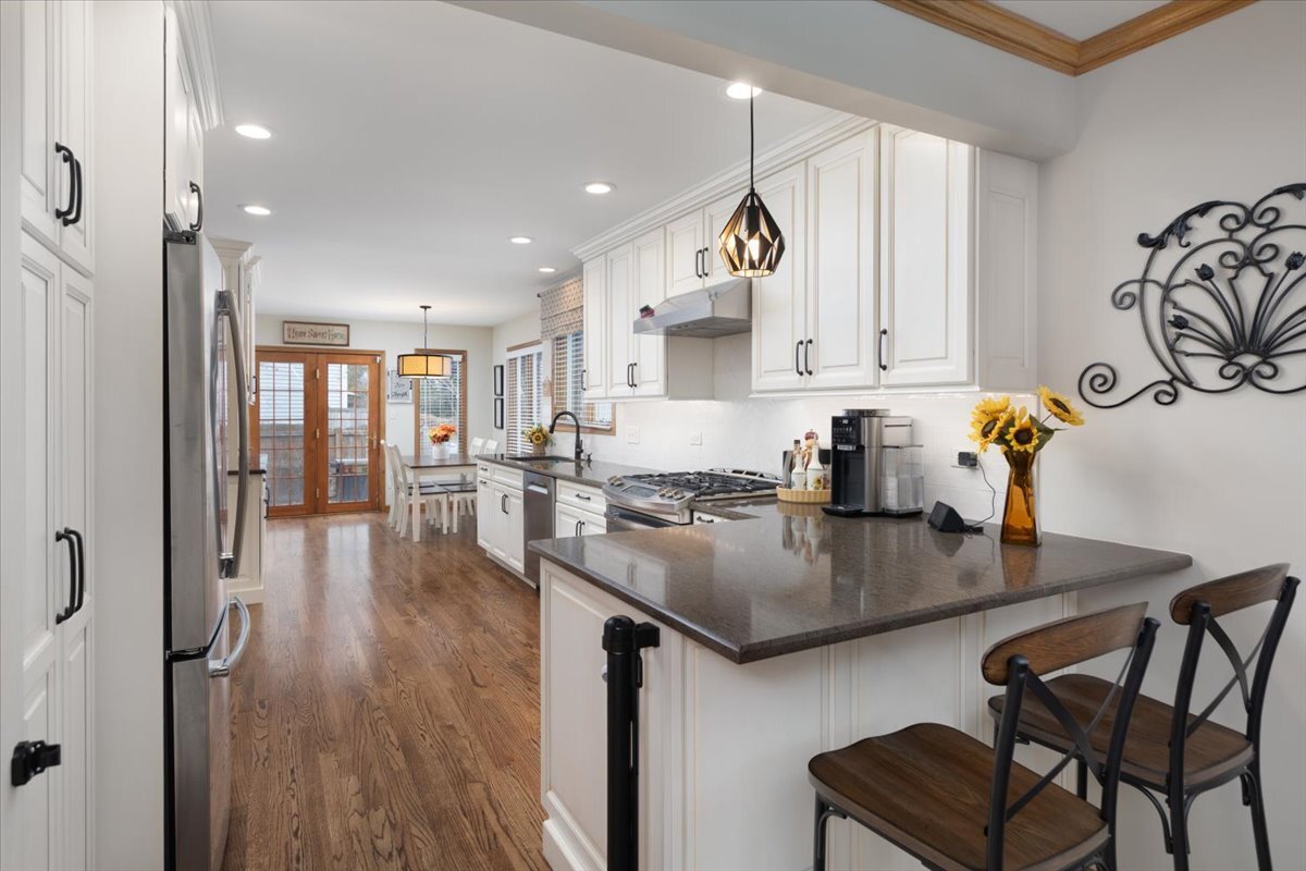 2438 Wendover Drive, Naperville, IL 60565