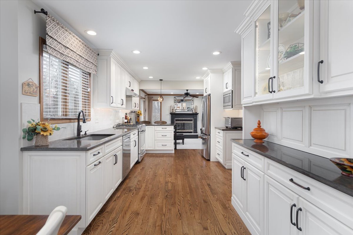 2438 Wendover Drive, Naperville, IL 60565