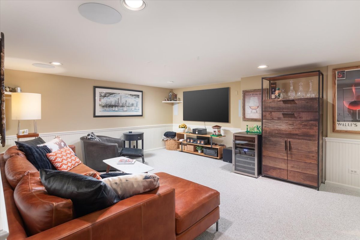 2438 Wendover Drive, Naperville, IL 60565