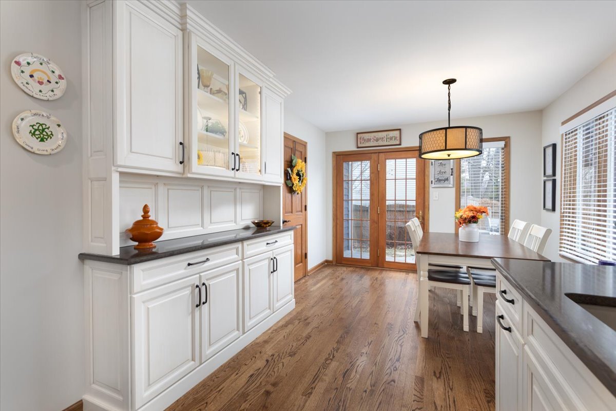 2438 Wendover Drive, Naperville, IL 60565