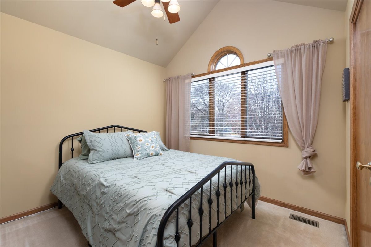 2438 Wendover Drive, Naperville, IL 60565