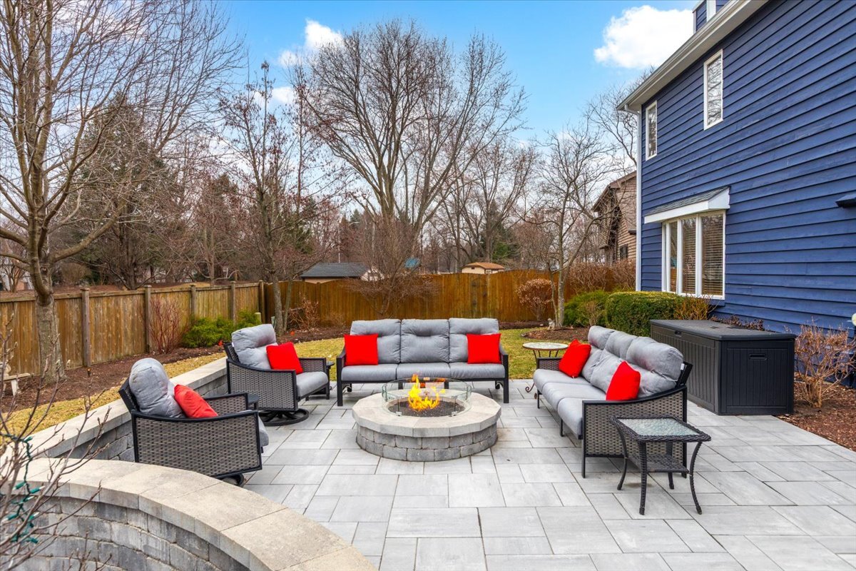 2438 Wendover Drive, Naperville, IL 60565