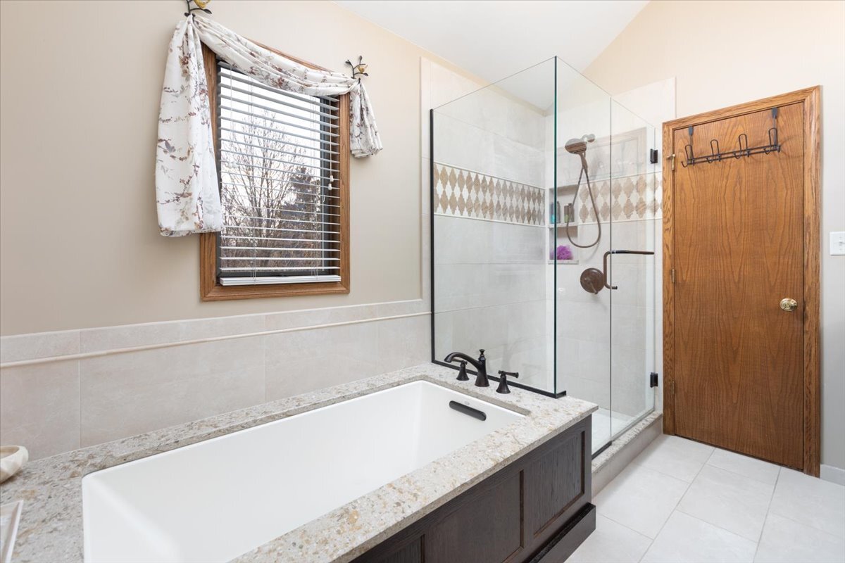 2438 Wendover Drive, Naperville, IL 60565