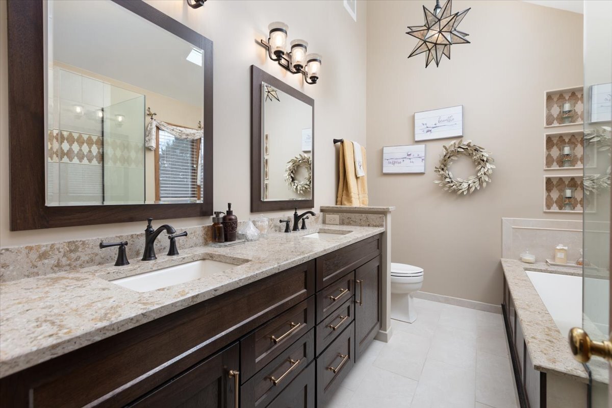 2438 Wendover Drive, Naperville, IL 60565